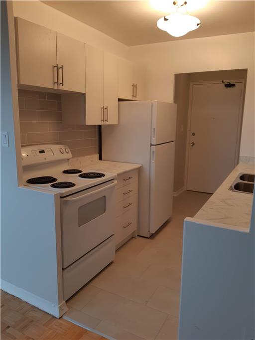 1-bedroom suite at Fairfield Towers, Etobicoke, Toronto