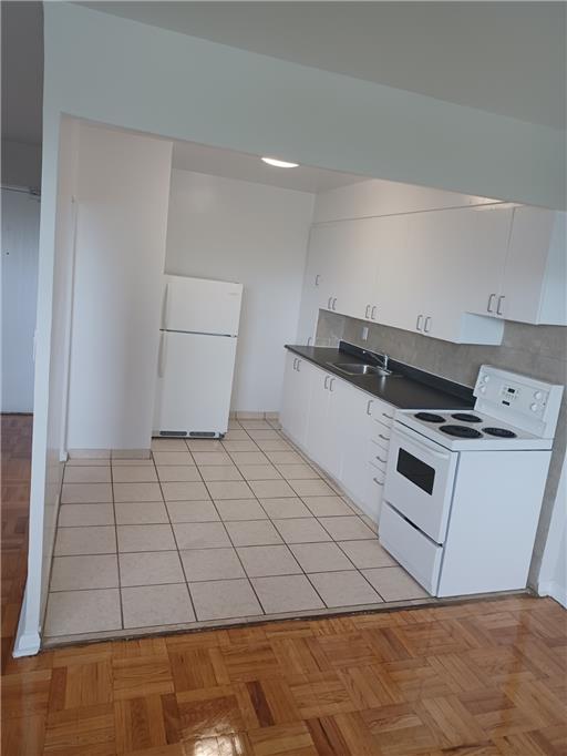 1-bedroom suite at Gulliver Towers, North York, Toronto